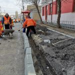 Lucrările de reamenajare a trotuarelor din oraș au ajuns pe strada Bărăganului