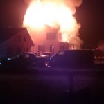 O casă din municipiul Bistrița a fost distrusă într-un puternic incendiu. Mai bine de două ore s-au luptat pompierii cu flăcările (FOTO/VIDEO)