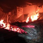 Incendiu violent la o hală din Timiș. Intervenție dificilă pentru pompieri