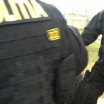 Haine și încălțăminte contrafăcute, confiscate de polițiști