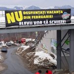 Banner împotriva desfiinţării vacanţei din februarie, afişat la Straja