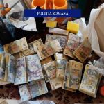 Percheziții la contrabandiști de țigări din Dolj. Patru persoane au fost reținute, oamenii legii confiscând bunuri, țigări și sume mari de bani. VIDEO/FOTO