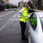 381 de șoferi prinși fără centură, amendați de polițiști