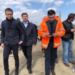 Ministrul Cuc a venit la Bacău să inaugureze lucrările deja începute la primii kilometri de autostradă din Moldova