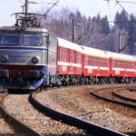 DEFECȚIUNE: Un tren a staționat aproape 4 ore, între Lunca Bradului și Stânceni