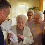 FOTO| „Tanti Eli” a împlinit 105 ani. Secretul longevităţii, oferit de cea mai vârstnică locuitoare a Devei