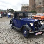 FOTO-VIDEO| Maşini de epocă au poposit în faţa Castelului Corvinilor de la Hunedoara
