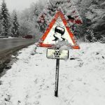Ninge în Neamț. Vezi starea drumurilor din zona Moldovei (FOTO)