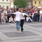 VIDEO | Balerinii sibieni au dansat alături de spectatori, în Piața Mare, a doua zi de Paști