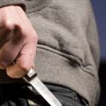 Poliţist atacat cu un cuţit de un covăsnean