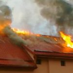 Foc la Crişeni: o casă, mistuită de flăcări