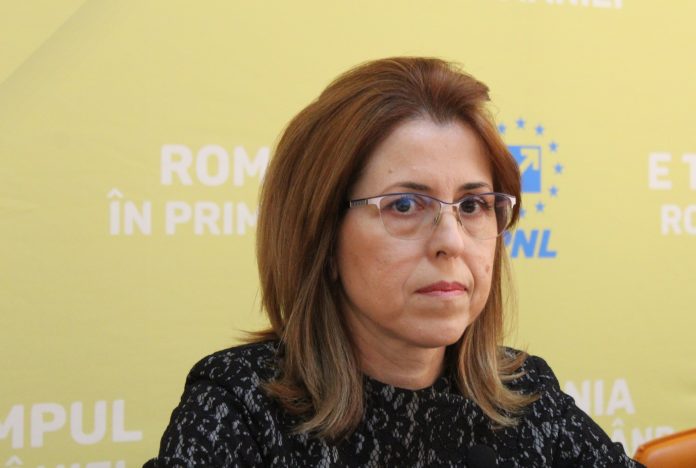 Deputatul PNL Antoneta Ioniţă susţine că Guvernul PSD politizează examenul de rezidenţiat. Aceasta solicită public luarea măsurilor legale pentru ca studenţii de la Medicină să poată susţine acest examen.