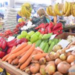 Veterinarii din Olt verifică nivelul de pesticide din fructele și legumele importate