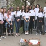„Un măr pentru o țigară”, schimbul propus de un grup de tineri din Slatina