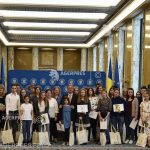 Elevii maghiari câştigători ai concursului de limbă română, premiaţi la Palatul Victoria