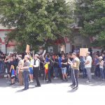 Foto-Video| Câteva zeci de protestatari au „bruiat” mitingul electoral de la Târgoviște