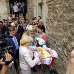 Premierul Viorica Dăncilă a greşit data când a semnat în cartea de oaspeţi de la Castelul Corvinilor