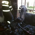 Incendiu puternic într-un bloc din Reșița un mort, 3 răniți și 21 de persoane evacuate (1)