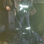 Incendiu puternic într-un bloc din Reșița un mort, 3 răniți și 21 de persoane evacuate (3)
