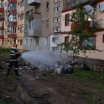 Incendiu puternic într-un bloc din Reșița un mort, 3 răniți și 21 de persoane evacuate (6)