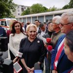Video| Premierul Viorica Dăncilă, întâmpinat de mai mulți protestatari în Prahova