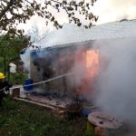 Incendiu violent la o locuință din comuna Brazi. Două persoane rănite