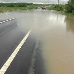 În Sălaj: drumuri blocate şi sute de hectare de teren agricol sub ape