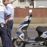 Minor din Ocna Mureș prins conducând un moped fără permis