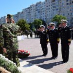 Marinarii militari aduc un omagiu eroilor români