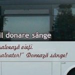 Laborator mobil pentru donare de sânge, în parcarea celui mai mare centru comercial din Deva