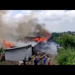 VIDEO Gospodărie cuprinsă de un incendiu, la Salcea, din cauza unui scurtcircuit