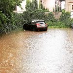 FOTO / VIDEO Centrul Ploieștiului inundat și fără curent electric