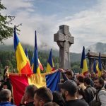 VIDEO Cimitirul din Valea Uzului a ajuns tranşeu de război între români şi maghiari, chiar de Ziua Eroilor