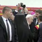 Papa Francisc a plecat din Sibiu spre Câmpia Libertății cu mașina