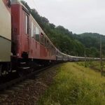 Sute de călători, blocați în trenuri oprite în Caraș Severin