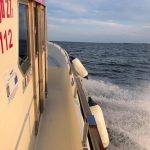 Un turist a căzut în mare cu parapanta. A fost salvat de barca primăriei din Sfântu Gheorghe