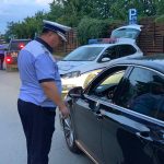 Tânăr din Piatra-Neamț, prins „fumat” la volan