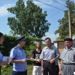 Acțiune de prevenire la Crângurile, în Dâmbovița. Ce le-au spus polițiștii sătenilor