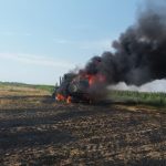 VIDEO – O combină agricolă a ars ca o torţă, pe un câmp din Dolj