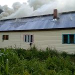 Incendiu violent la o locuință din Poiana Teiului