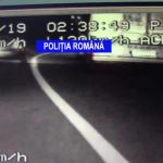 VIDEO S-au tras zece focuri de armă, după ce un şofer nu a oprit la semnalele poliţiştilor din Mehedinți