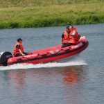 Antrenament al pompierilor militari pe râul Vedea