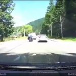 Motociclist rănit după coliziunea cu o autoutilitară VIDEO