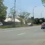 VIDEO:Accident spectaculos în județul Bacău surprins de camera video de pe mașina poliției