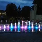 Fântână arteziană muzicală, cu jocuri de apă și lumini, amenajată în centrul orașului Năsăud (VIDEO)