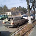 Mașini abandonate în Bacău depistate de polițiștii locali. Proprietarii sunt somați să își ridice rablele