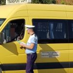 Şoferii microbuzelor şcolare sunt instruiţi de poliţişti să respecte regulile de circulaţie