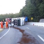 Olt: Trafic rutier blocat pe un drum național, din cauza unui TIR răsturnat