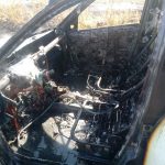 Autoturism cuprins de flăcări, pe un drum judeţ din Olt – VIDEO