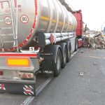 Accident grav pe DN1D, la Ciorani! Trafic blocat! O cisternă a intrat într-o căruță